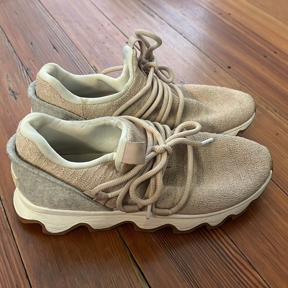 Sorel shoes - Picture 3 of 7